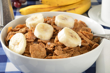 Bran cereal with sliced bananas