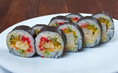Roll made with chicken, eggs and vegetables