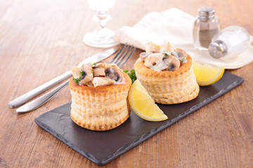 puff pastry filling with mushroom and chicken