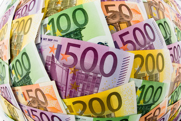 Viele verschiedene Euro-Geldscheine