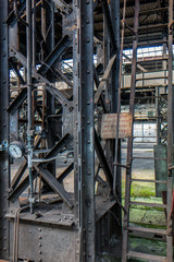 Stahlträger mit Aufstieg DDR Fabrik