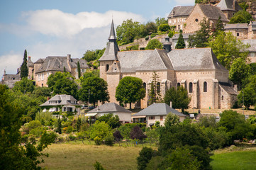 Fototapeta na wymiar Paysage église Saint-Paul Turenne