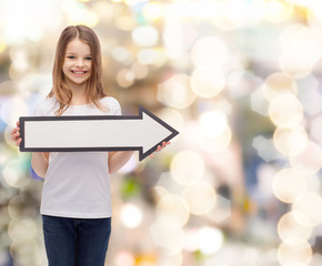 Fototapeta premium smiling girl with blank arrow pointing right