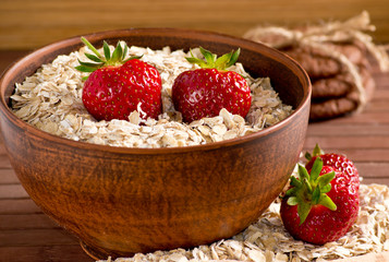 Oatmeal, strawberries and cookies