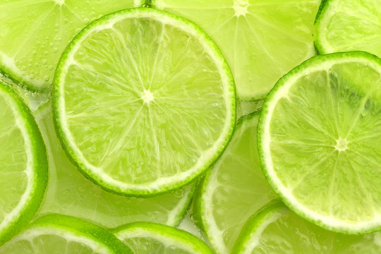 lime slices in sparkling water