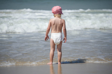 Kleines Mädchen am Strand