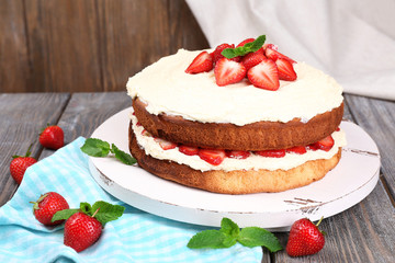 Delicious biscuit cake with strawberries