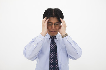 スーツを着た男性