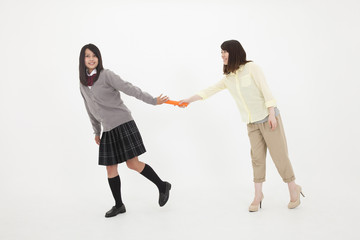 バトンパスをする姉妹