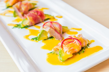 Sashimi avocado japanese food