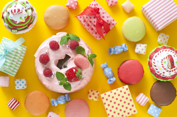 スイーツ　ケーキ　雑貨　カラフル　背景素材