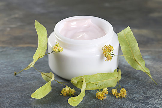 de la cr&egrave;me de beaut&eacute; a base de tilleul