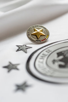 Vierter Meisterschaftstitel f&uuml;r Deutschland, das Fu&szlig;ball-Nationalteam, Ein Stern f&uuml;r dem EM- oder WM- Meister, Weltmeister, Europameister