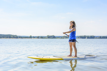 Teenager beim SUP