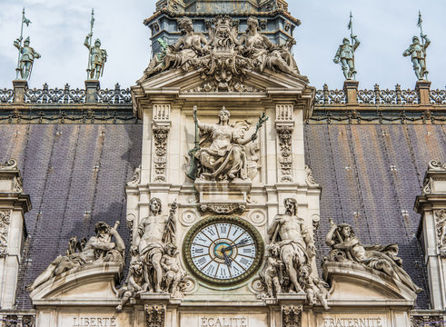 The H&ocirc;tel de Ville close-up  of the clock tower