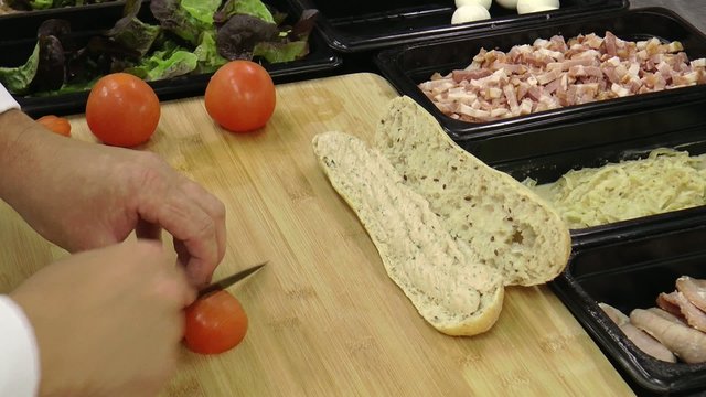 pr&eacute;paration d'un sandwich