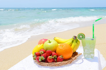 南国の美しいビーチとフルーツ