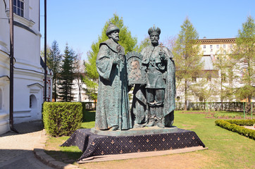 Памятник «Четырехсотлетие царствования династии Романовых»
