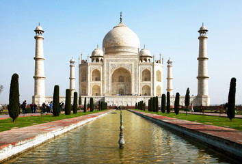 Fototapeta premium taj, mahal, india, white, world, indian, islam, asia, mausoleum, unesco, shrine, tower, tomb, arch, travel, wonder, legacy, marble, culture, south, symbol, agra, night, palace, dome, building, mumtaz,