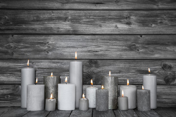 Trauerkarte mit vielen Kerzen - Dekoration grau zu Weihnachten