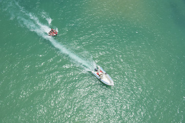 Obraz premium People having fun on the water