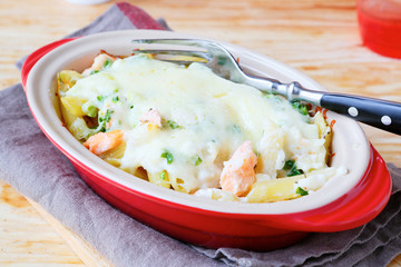 fish and pasta with cheese sauce