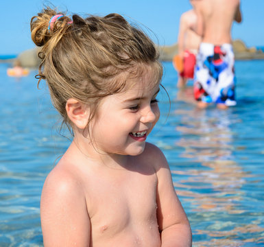 Bimba al mare