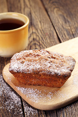 Naklejka premium Delicious cupcake and cup of tea