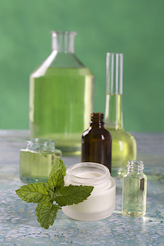 cosm&eacute;tiques a base huiles essentielles  de menthe