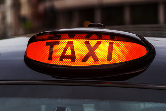 32 Taxi Schild Stock Photos, High-Res Pictures, and Images - Getty