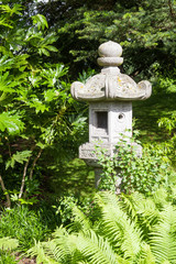 Fototapeta na wymiar japanische Gartenlaterne