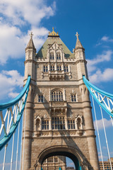 Fototapeta na wymiar Turm der Tower Bridge in London