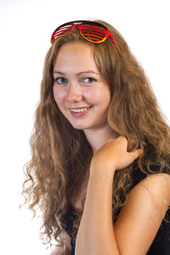 Junge_Frau_mit_Deutschland-Brille_9289