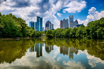 Fototapeta premium Skyline of downtown Atlanta from Piedmont Park