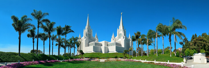 Fototapeta na wymiar San Diego Mormon Temple