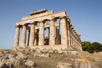 Fototapeta na wymiar ruins of the temple of Selinunte