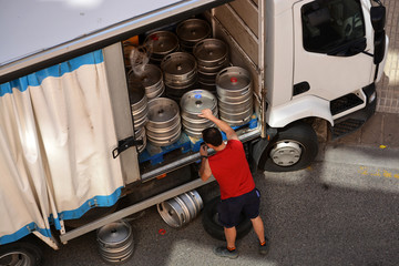 repartidor de barriles de cerveza