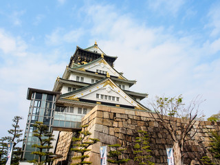 Fototapeta premium Osaka castle with blue sky, Osaka, Japan