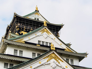 Obraz premium Osaka castle with cloudy sky, Osaka, Japan