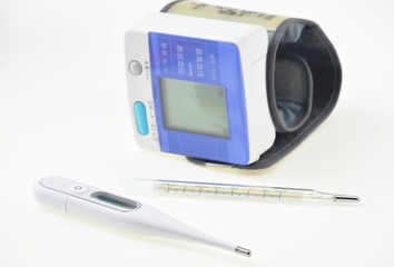 血圧計と体温計
