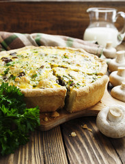Pie with mushrooms, chicken and herbs