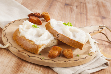 Bread with lard and scratchings.