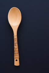 Holzlöffel auf freiem Hintergrund