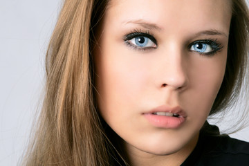 Obraz premium Portrait of beautiful young woman