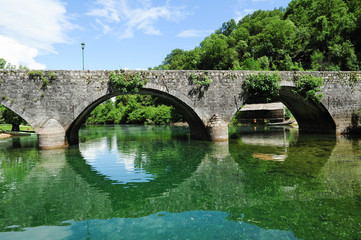 Fototapeta na wymiar The old arched stone bridge of Rijeka Crnojevica