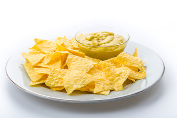 Tortilla Chips mit Salsa