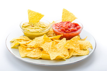Tortilla Chips mit Salsa