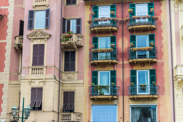 Fototapeta na wymiar colored houses