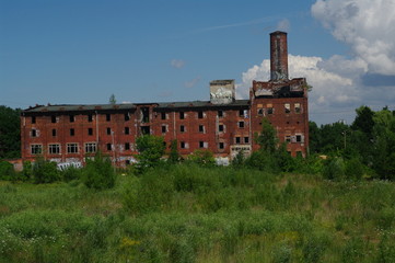 Fototapeta na wymiar Alte verfallene Fabrik in Wismar 1