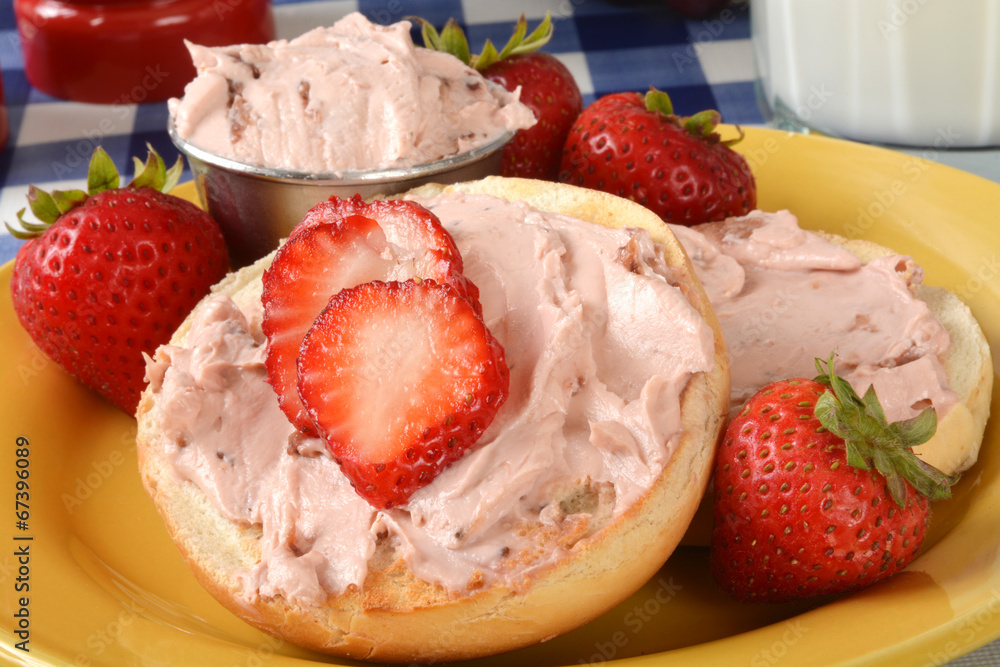 Poster Bagels with strawberry cream cheese